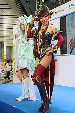 画像ギャラリー No.014のサムネイル画像 / 「ルーセントハート」「DIVINA」「Web 恋姫†夢想」のコスプレイヤーとドキドキのミニゲームを。「秋葉原PCゲームフェスタ」のガマニアステージをレポート