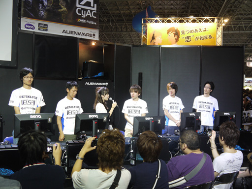 画像ギャラリー No.011のサムネイル画像 / ［TGS 2012］「Alliance of Valiant Arms」e-Sports 日本選手権 2012の決勝戦がCyACブースで開催。クラン「DeToNator」が爆破大会で初優勝