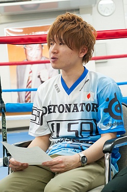 画像ギャラリー No.016のサムネイル画像 / 「Alliance of Valiant Arms」日本代表のDeToNatorと，ボクシング世界チャンピオンの佐藤洋太選手の座談会が実現。世界の頂点を目指す心構えとは