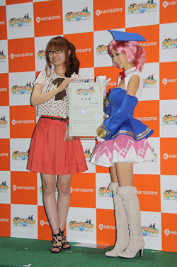 画像ギャラリー No.003のサムネイル画像 / ［TGS 2011］ほしのあきさんをPR大使に任命。会員数300万人を誇るハンゲームの人気オンラインRPGのスマートフォン版「チョコットランドSP」が発表に