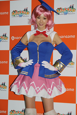 画像ギャラリー No.006のサムネイル画像 / ［TGS 2011］ほしのあきさんをPR大使に任命。会員数300万人を誇るハンゲームの人気オンラインRPGのスマートフォン版「チョコットランドSP」が発表に