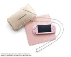 画像ギャラリー No.005のサムネイル画像 / 有名アパレルブランドとコラボした“PSP「プレイステーション・ポータブル」 JILLSTUART「Sweet Limited Package」”，通常版と同日の3月4日発売