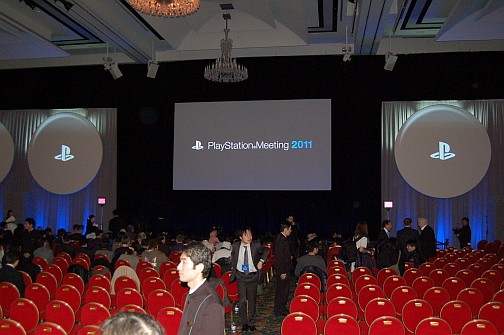 画像ギャラリー No.003のサムネイル画像 / Wi-Fi，3G，左右アナログスティック搭載の次世代PSP「Next Generation Portable」，年末を皮切りに順次発売。「PlayStation Meeting」レポート【実況まとめ版】