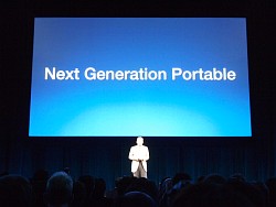 画像ギャラリー No.017のサムネイル画像 / Wi-Fi，3G，左右アナログスティック搭載の次世代PSP「Next Generation Portable」，年末を皮切りに順次発売。「PlayStation Meeting」レポート【実況まとめ版】