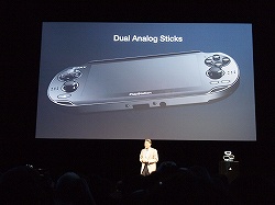 画像ギャラリー No.025のサムネイル画像 / Wi-Fi，3G，左右アナログスティック搭載の次世代PSP「Next Generation Portable」，年末を皮切りに順次発売。「PlayStation Meeting」レポート【実況まとめ版】