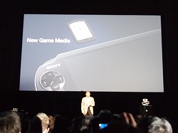 画像ギャラリー No.026のサムネイル画像 / Wi-Fi，3G，左右アナログスティック搭載の次世代PSP「Next Generation Portable」，年末を皮切りに順次発売。「PlayStation Meeting」レポート【実況まとめ版】