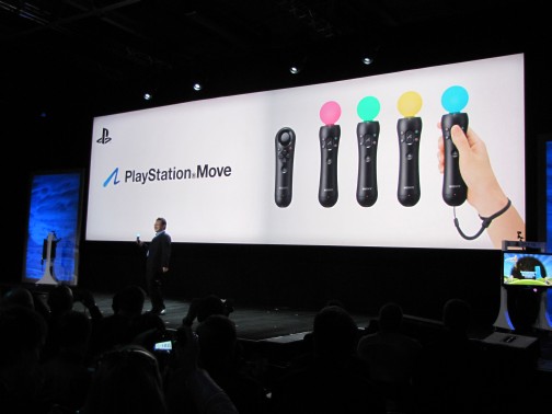 画像ギャラリー No.001のサムネイル画像 / SCE，GDC 2010にて「PlayStation Moveモーションコントローラ」を発表。セットで使う「サブコントローラ」とあわせ，2010年秋発売
