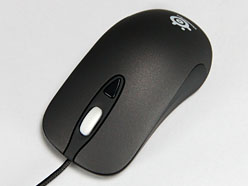 画像ギャラリー No.002のサムネイル画像 / 「SteelSeries Kinzu Optical」ファーストインプレッション。形状と軽さは魅力だが……