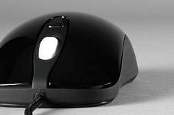 画像ギャラリー No.028のサムネイル画像 / 「SteelSeries Kinzu v2 Pro Edition」レビュー。センサーとボタンを改善して再登場したKinzuは選択肢となるか