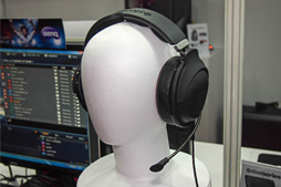 画像ギャラリー No.004のサムネイル画像 / ［TGS 2013］SteelSeries，本当に久々のシリーズ完全新作。今秋発売予定のヘッドセット「Siberia Elite」と「9H」をまじまじとチェックしてみた