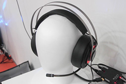 画像ギャラリー No.014のサムネイル画像 / ［TGS 2013］SteelSeries，本当に久々のシリーズ完全新作。今秋発売予定のヘッドセット「Siberia Elite」と「9H」をまじまじとチェックしてみた
