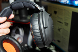 画像ギャラリー No.023のサムネイル画像 / ［TGS 2013］SteelSeries，本当に久々のシリーズ完全新作。今秋発売予定のヘッドセット「Siberia Elite」と「9H」をまじまじとチェックしてみた
