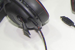 画像ギャラリー No.025のサムネイル画像 / ［TGS 2013］SteelSeries，本当に久々のシリーズ完全新作。今秋発売予定のヘッドセット「Siberia Elite」と「9H」をまじまじとチェックしてみた