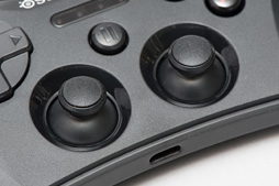 画像ギャラリー No.017のサムネイル画像 / iPhone&iPad専用のワイヤレスゲームパッド「SteelSeries Stratus」レビュー。これはデキがいい