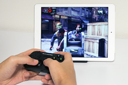 画像ギャラリー No.029のサムネイル画像 / iPhone&iPad専用のワイヤレスゲームパッド「SteelSeries Stratus」レビュー。これはデキがいい