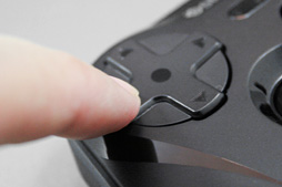 画像ギャラリー No.030のサムネイル画像 / iPhone&iPad専用のワイヤレスゲームパッド「SteelSeries Stratus」レビュー。これはデキがいい