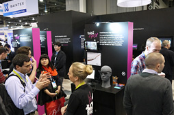 画像ギャラリー No.002のサムネイル画像 / ［CES 2015］生配信にも練習にも。ゲーマー向け視線追跡デバイス「SteelSeries Sentry」の実動デモを見てきた
