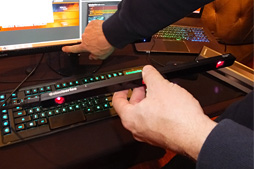 画像ギャラリー No.005のサムネイル画像 / ［CES 2015］生配信にも練習にも。ゲーマー向け視線追跡デバイス「SteelSeries Sentry」の実動デモを見てきた