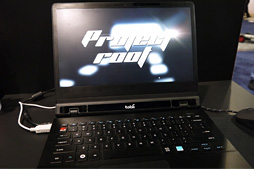 画像ギャラリー No.012のサムネイル画像 / ［CES 2015］生配信にも練習にも。ゲーマー向け視線追跡デバイス「SteelSeries Sentry」の実動デモを見てきた