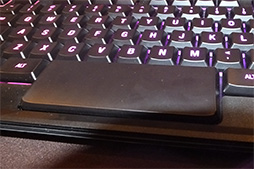 画像ギャラリー No.007のサムネイル画像 / ［CES 2015］SteelSeries独自の高速キースイッチはいったいどんなもの？ 新型キーボード「Apex M800」をチェックしてきた