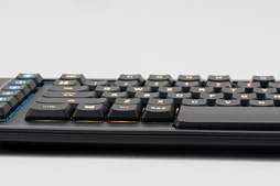 画像ギャラリー No.005のサムネイル画像 / SteelSeries製キーボード「Apex M800」レビュー。独自のメカニカルキースイッチ「QS1」は,ゲームプレイに何をもたらすか