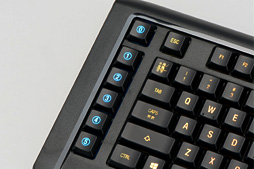 画像ギャラリー No.007のサムネイル画像 / SteelSeries製キーボード「Apex M800」レビュー。独自のメカニカルキースイッチ「QS1」は,ゲームプレイに何をもたらすか