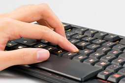 画像ギャラリー No.017のサムネイル画像 / SteelSeries製キーボード「Apex M800」レビュー。独自のメカニカルキースイッチ「QS1」は,ゲームプレイに何をもたらすか