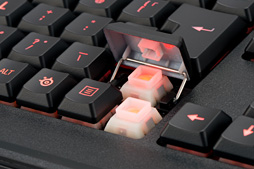 画像ギャラリー No.018のサムネイル画像 / SteelSeries製キーボード「Apex M800」レビュー。独自のメカニカルキースイッチ「QS1」は,ゲームプレイに何をもたらすか