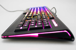 画像ギャラリー No.040のサムネイル画像 / SteelSeries製キーボード「Apex M800」レビュー。独自のメカニカルキースイッチ「QS1」は,ゲームプレイに何をもたらすか