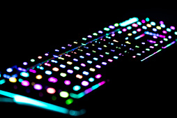 画像ギャラリー No.041のサムネイル画像 / SteelSeries製キーボード「Apex M800」レビュー。独自のメカニカルキースイッチ「QS1」は,ゲームプレイに何をもたらすか