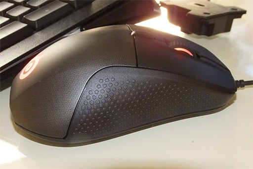 画像ギャラリー No.003のサムネイル画像 / ［CES 2016］カスタマイズ性重視のSteelSeries製マウス「Rival 700」フォトレポート。注目の振動機能はプレイを邪魔しないソフトな揺れ方だった