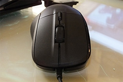 画像ギャラリー No.004のサムネイル画像 / ［CES 2016］カスタマイズ性重視のSteelSeries製マウス「Rival 700」フォトレポート。注目の振動機能はプレイを邪魔しないソフトな揺れ方だった