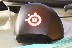 画像ギャラリー No.005のサムネイル画像 / ［CES 2016］カスタマイズ性重視のSteelSeries製マウス「Rival 700」フォトレポート。注目の振動機能はプレイを邪魔しないソフトな揺れ方だった