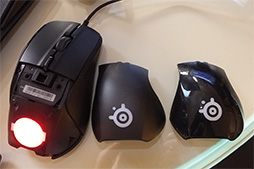 画像ギャラリー No.007のサムネイル画像 / ［CES 2016］カスタマイズ性重視のSteelSeries製マウス「Rival 700」フォトレポート。注目の振動機能はプレイを邪魔しないソフトな揺れ方だった