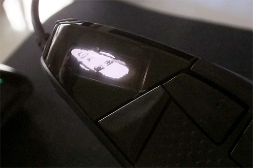 画像ギャラリー No.014のサムネイル画像 / ［CES 2016］カスタマイズ性重視のSteelSeries製マウス「Rival 700」フォトレポート。注目の振動機能はプレイを邪魔しないソフトな揺れ方だった