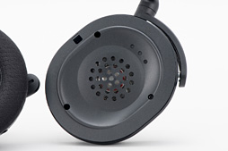 画像ギャラリー No.025のサムネイル画像 / SteelSeries「Arctis 5」レビュー。このUSB＆アナログ接続両対応ヘッドセットは会心の一撃だ