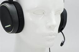 画像ギャラリー No.027のサムネイル画像 / SteelSeries「Arctis 5」レビュー。このUSB＆アナログ接続両対応ヘッドセットは会心の一撃だ