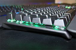 画像ギャラリー No.006のサムネイル画像 / SteelSeriesの「Apex Pro」はゲーマー向けキーボードに革命を起こすか？　キーごとにアクチュエーションポイントを変更可能