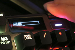 画像ギャラリー No.019のサムネイル画像 / SteelSeriesの「Apex Pro」はゲーマー向けキーボードに革命を起こすか？　キーごとにアクチュエーションポイントを変更可能