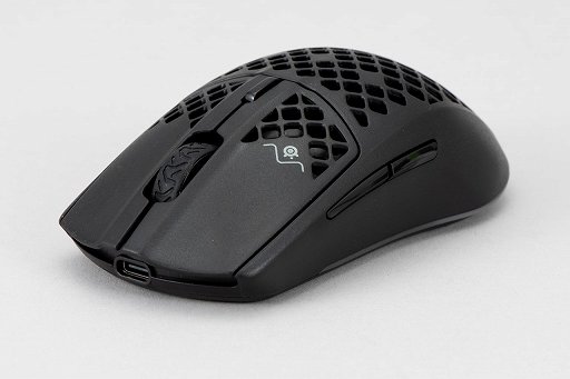画像ギャラリー No.002のサムネイル画像 / 極端な肉抜きボディのワイヤレスマウス「Aerox 3 Wireless」レビュー。見た目の割に扱いやすく，バッテリーの持ちや高速充電も好印象