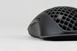 画像ギャラリー No.009のサムネイル画像 / 極端な肉抜きボディのワイヤレスマウス「Aerox 3 Wireless」レビュー。見た目の割に扱いやすく，バッテリーの持ちや高速充電も好印象