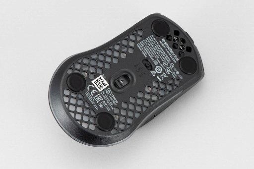 画像ギャラリー No.012のサムネイル画像 / 極端な肉抜きボディのワイヤレスマウス「Aerox 3 Wireless」レビュー。見た目の割に扱いやすく，バッテリーの持ちや高速充電も好印象