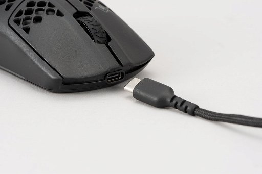 画像ギャラリー No.014のサムネイル画像 / 極端な肉抜きボディのワイヤレスマウス「Aerox 3 Wireless」レビュー。見た目の割に扱いやすく，バッテリーの持ちや高速充電も好印象