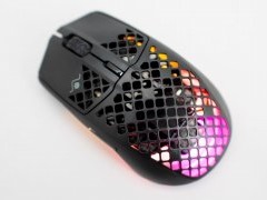 極端な肉抜きボディのワイヤレスマウス「Aerox 3 Wireless」レビュー。見た目の割に扱いやすく，バッテリーの持ちや高速充電も好印象