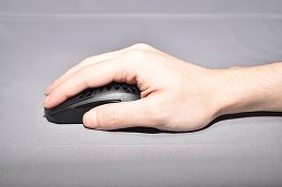 画像ギャラリー No.029のサムネイル画像 / 極端な肉抜きボディのワイヤレスマウス「Aerox 3 Wireless」レビュー。見た目の割に扱いやすく，バッテリーの持ちや高速充電も好印象