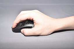 画像ギャラリー No.031のサムネイル画像 / 極端な肉抜きボディのワイヤレスマウス「Aerox 3 Wireless」レビュー。見た目の割に扱いやすく，バッテリーの持ちや高速充電も好印象