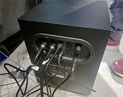 画像ギャラリー No.004のサムネイル画像 / SteelSeries初のスピーカーセット「Arena」シリーズを写真でチェック。定評あるヘッドセット譲りの技術を盛り込んだ製品だ