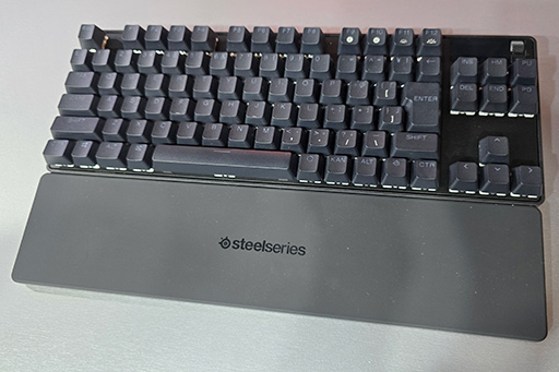 画像ギャラリー No.009のサムネイル画像 / 防水＆低遅延の完全ワイヤレスイヤフォン「Arctis GameBuds」と新キーボード「Apex Pro Gen 3」をSteelSeriesが初公開［TGS2024］