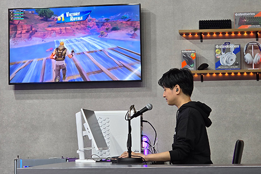 画像ギャラリー No.019のサムネイル画像 / 防水＆低遅延の完全ワイヤレスイヤフォン「Arctis GameBuds」と新キーボード「Apex Pro Gen 3」をSteelSeriesが初公開［TGS2024］