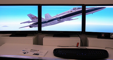 画像ギャラリー No.012のサムネイル画像 / ［TGS 2007＃35］新しい三つの航空機が追加される拡張パック「マイクロソフト フライト シミュレータ X：栄光の翼」もプレイアブル展示